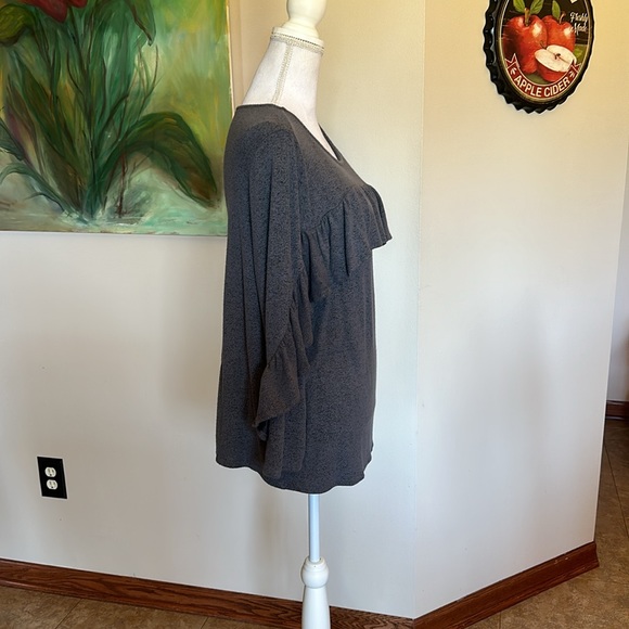 🎉Host Pick🎉 Simply Vera Lightweight Ruffle Sweater - Picture 5 of 8